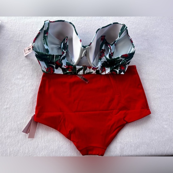 PINK Victorias Secret - Twist Top, Red Floral - Picture 5 of 5